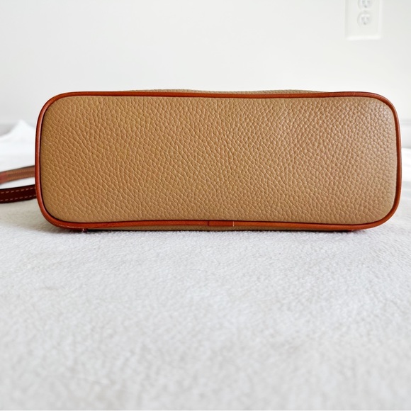 Dooney and Bourke Pebbled Leather Crossbody Bag in Sand, EUC - Picture 14 of 16